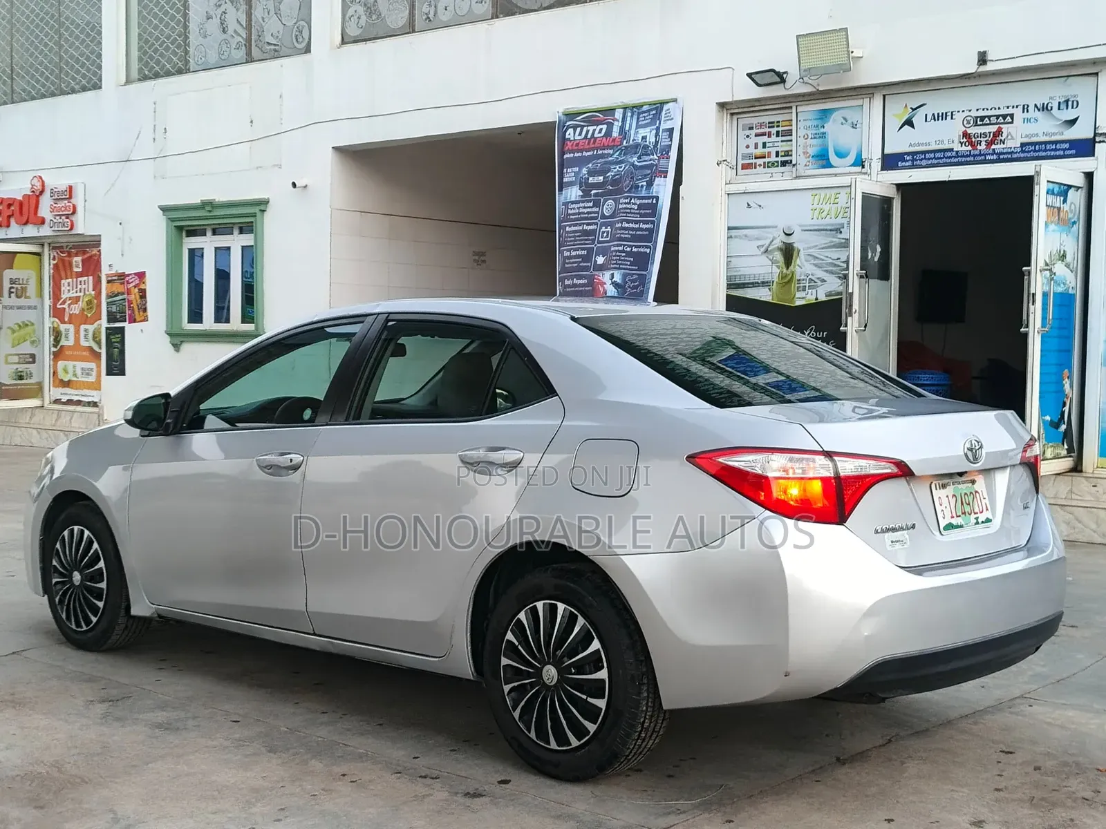 Toyota Corolla LE Plus 4dr Sedan (1.8L 4cyl CVT) 2015 Silver