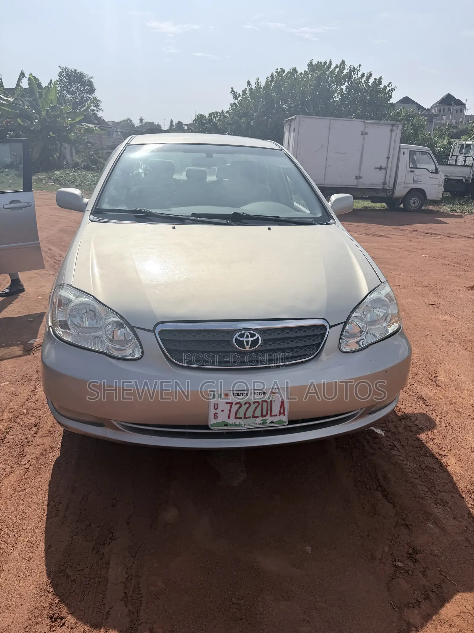 Toyota Corolla LE 2005 Gold