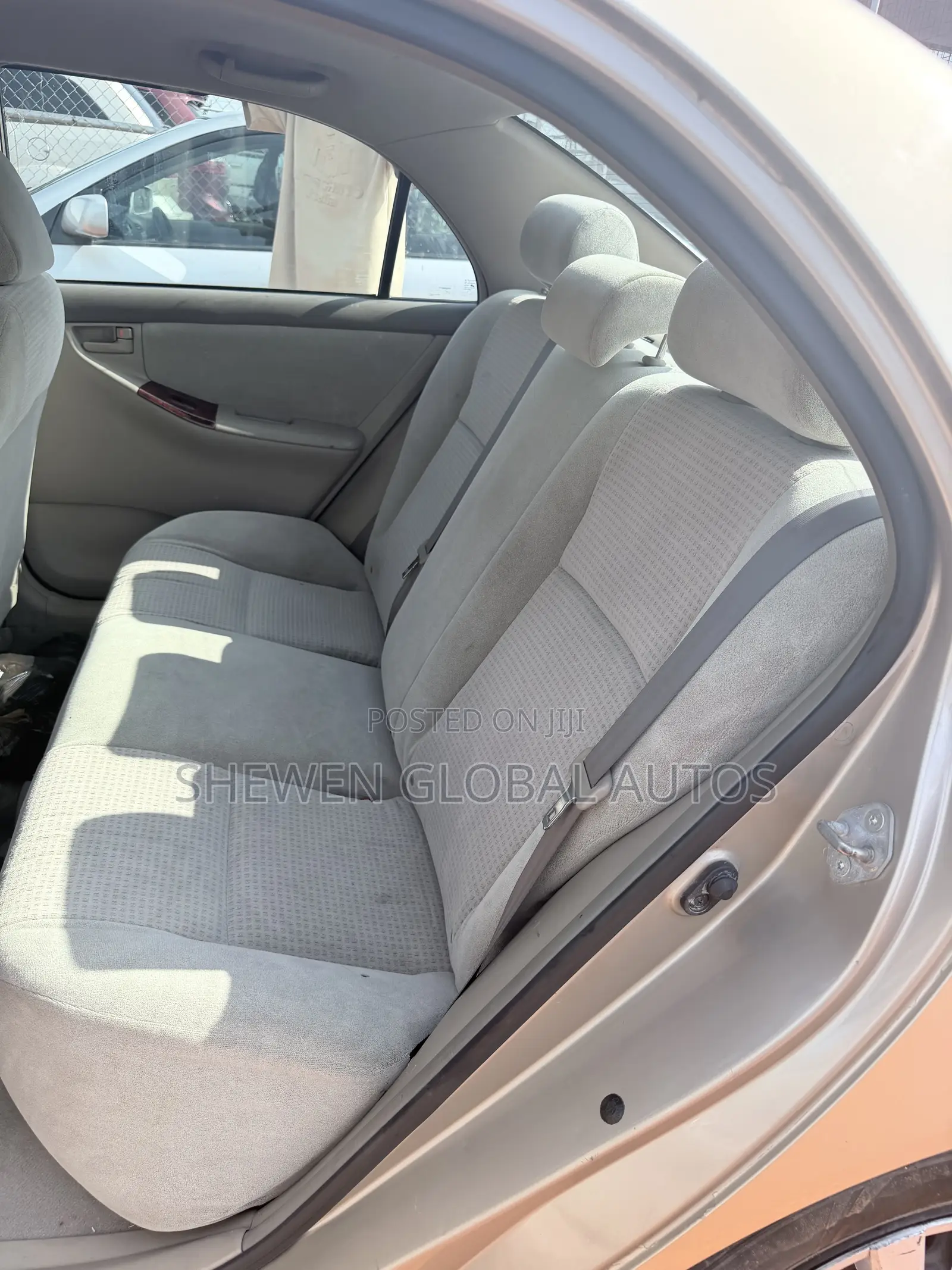 Toyota Corolla LE 2005 Gold