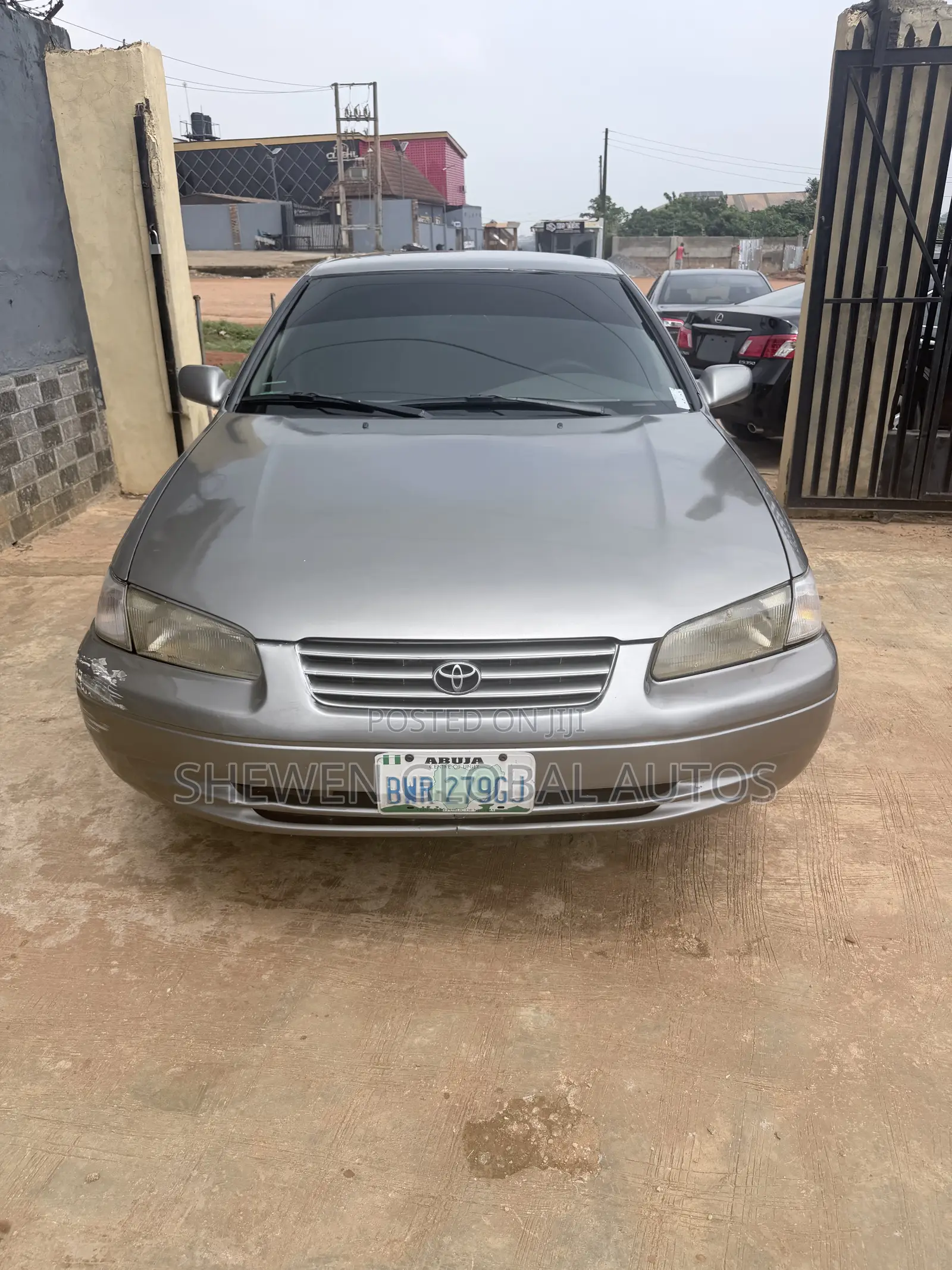 Toyota Camry 2000 Gray
