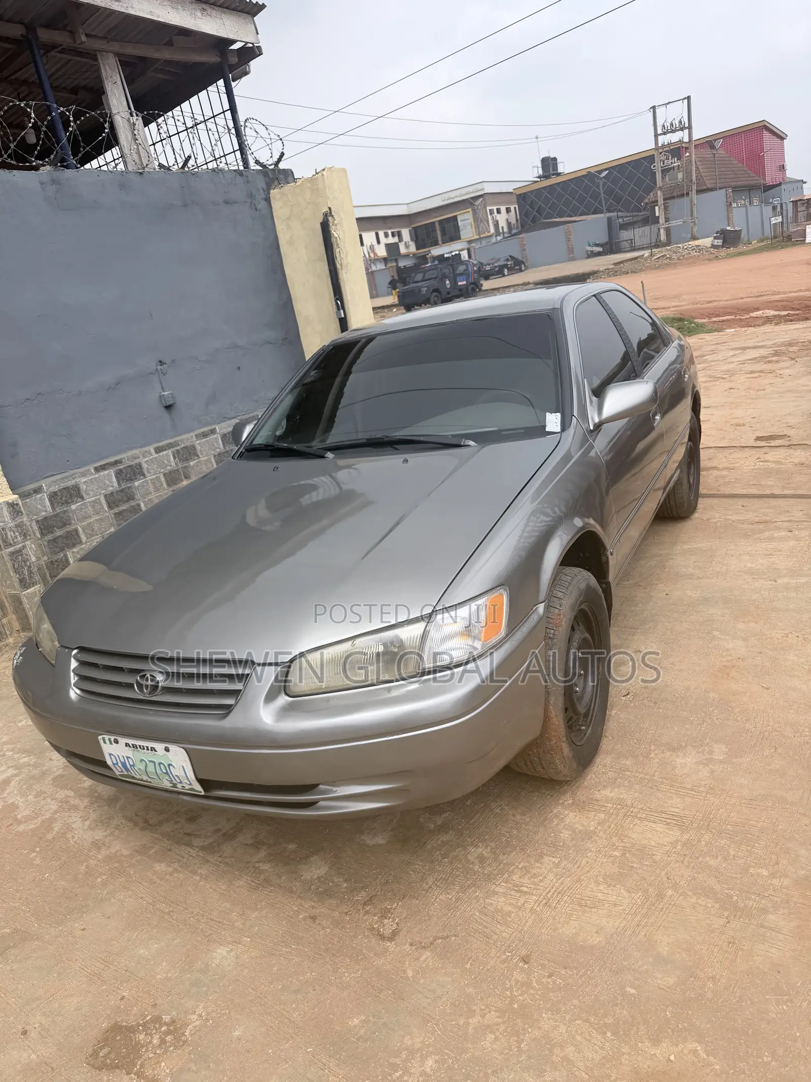 Toyota Camry 2000 Gray