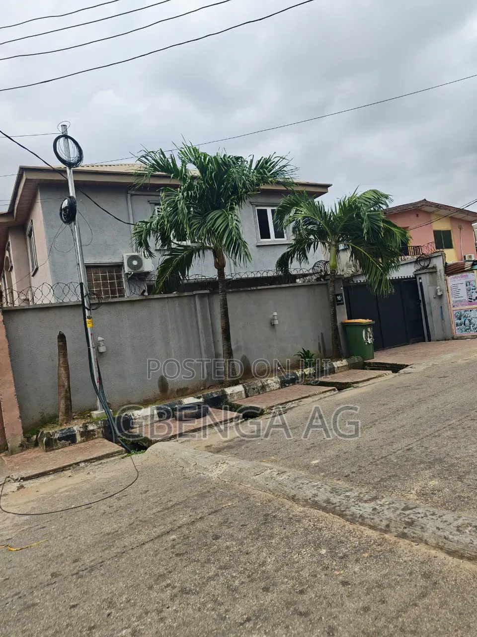 5bdrm Duplex in Magodo Shangisha for sale