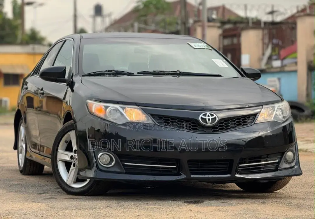 Toyota Camry SE 4dr Sedan (2.5L 4cyl 6A) 2013 Black