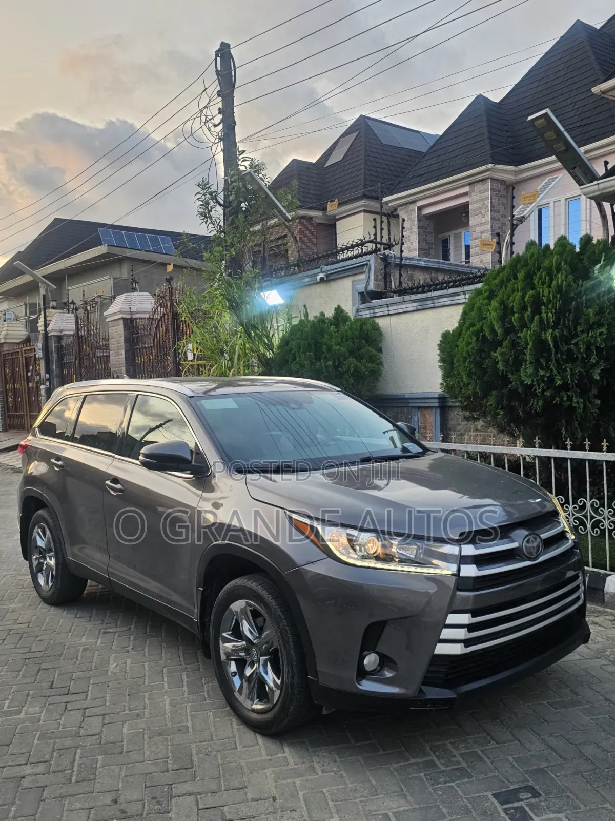 Toyota Highlander XLE 2019 Gray