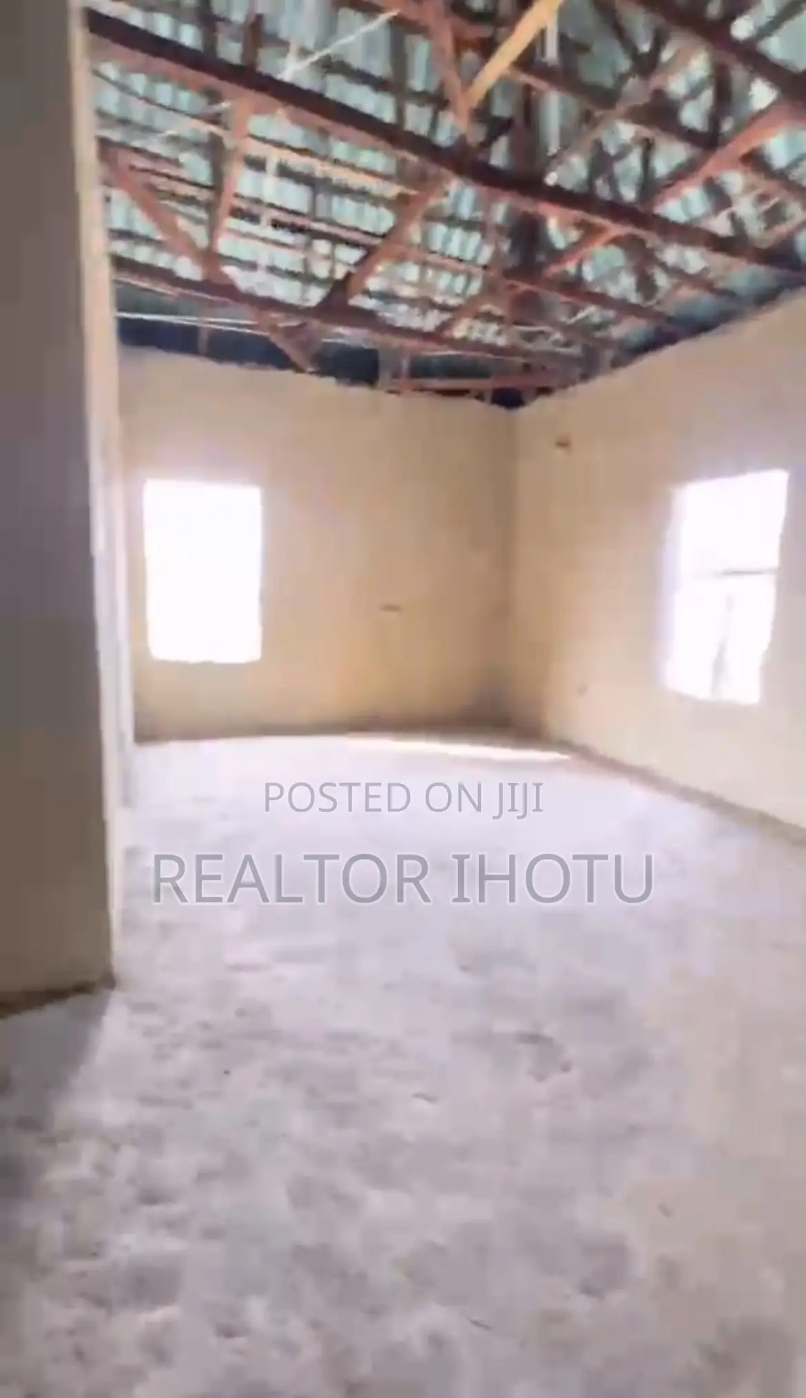 6bdrm Duplex in In An Estate, Idu Industrial for sale