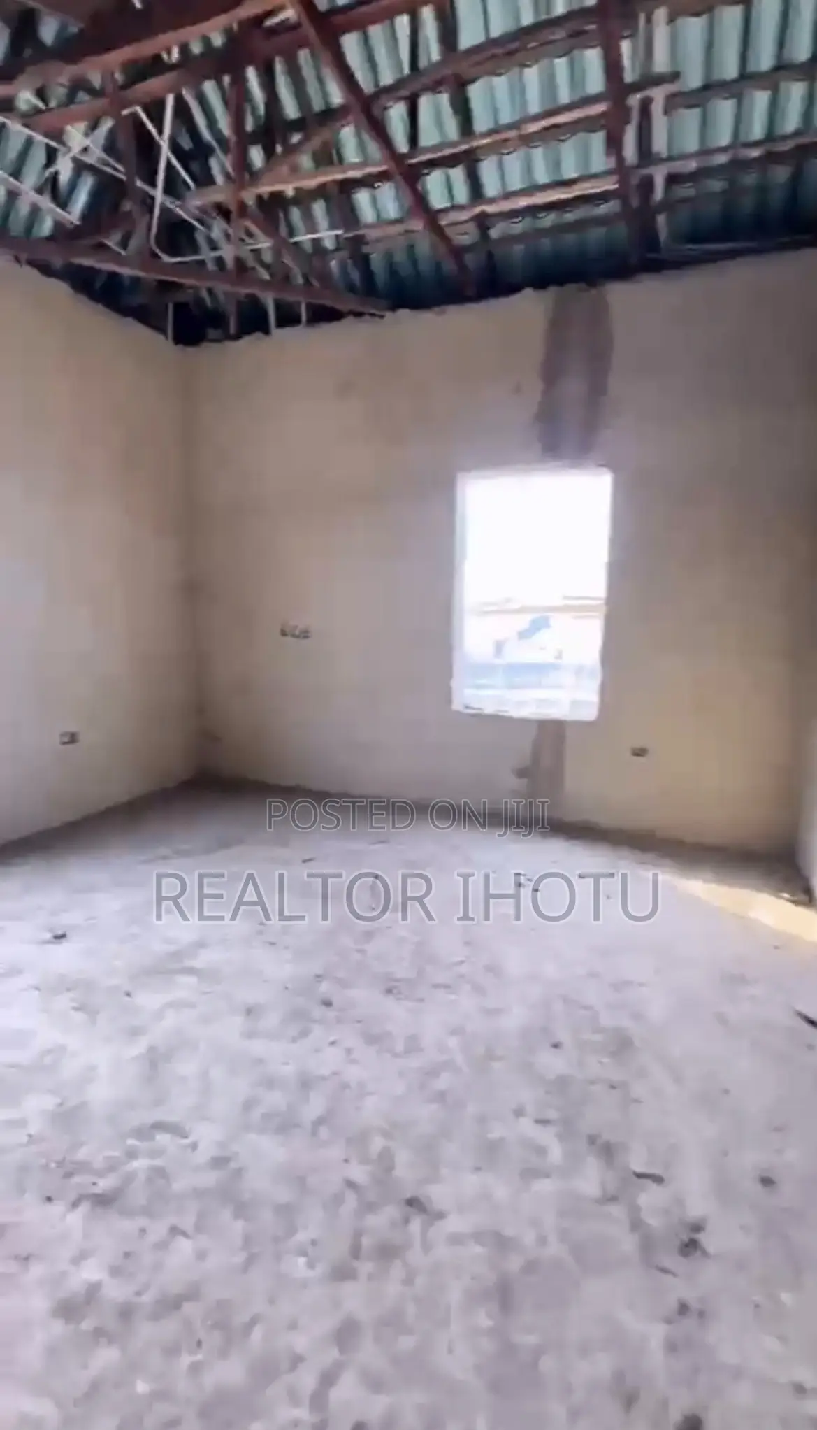 6bdrm Duplex in In An Estate, Idu Industrial for sale