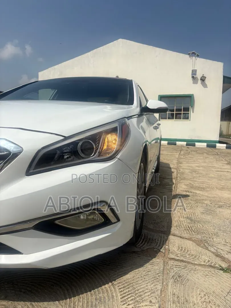 Hyundai Sonata Limited Sedan FWD (2.4L 4cyl 6A) 2017 White