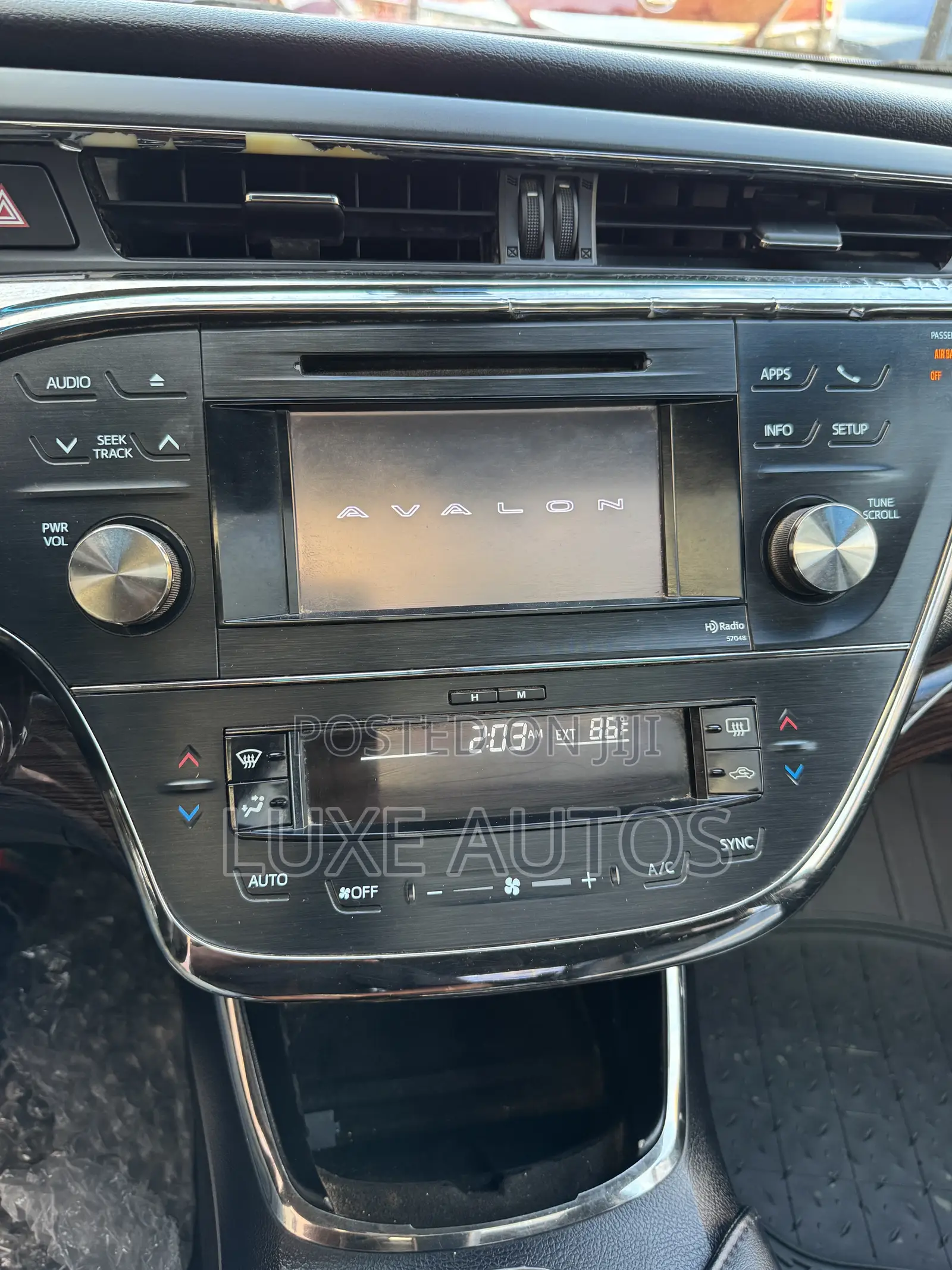 Toyota Avalon XLE Touring Sedan FWD (3.5L 6cyl 6A) 2013 Silver
