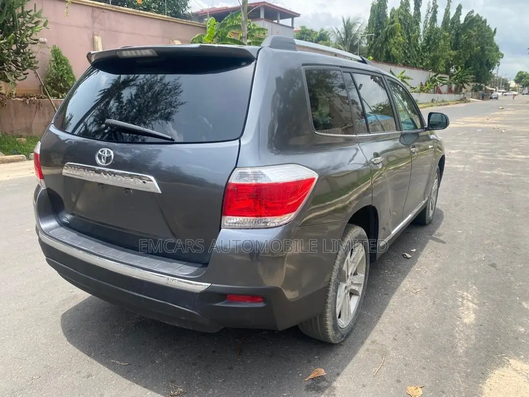 Toyota Highlander Limited 2012