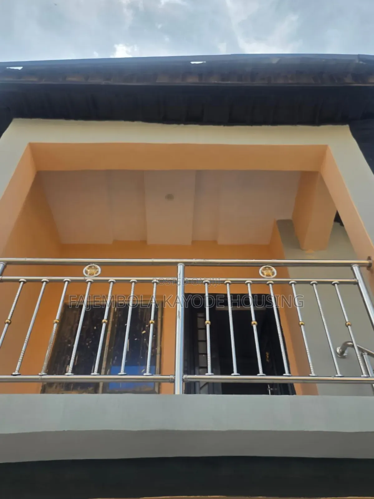 3bdrm Block of Flats in Oluwakeyin Estate, Alakia for sale