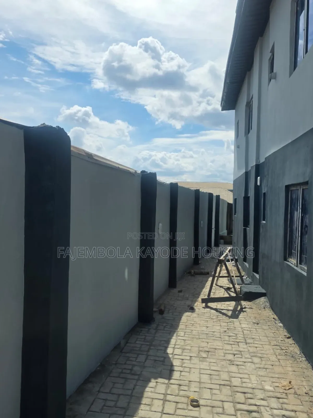3bdrm Block of Flats in Oluwakeyin Estate, Alakia for sale
