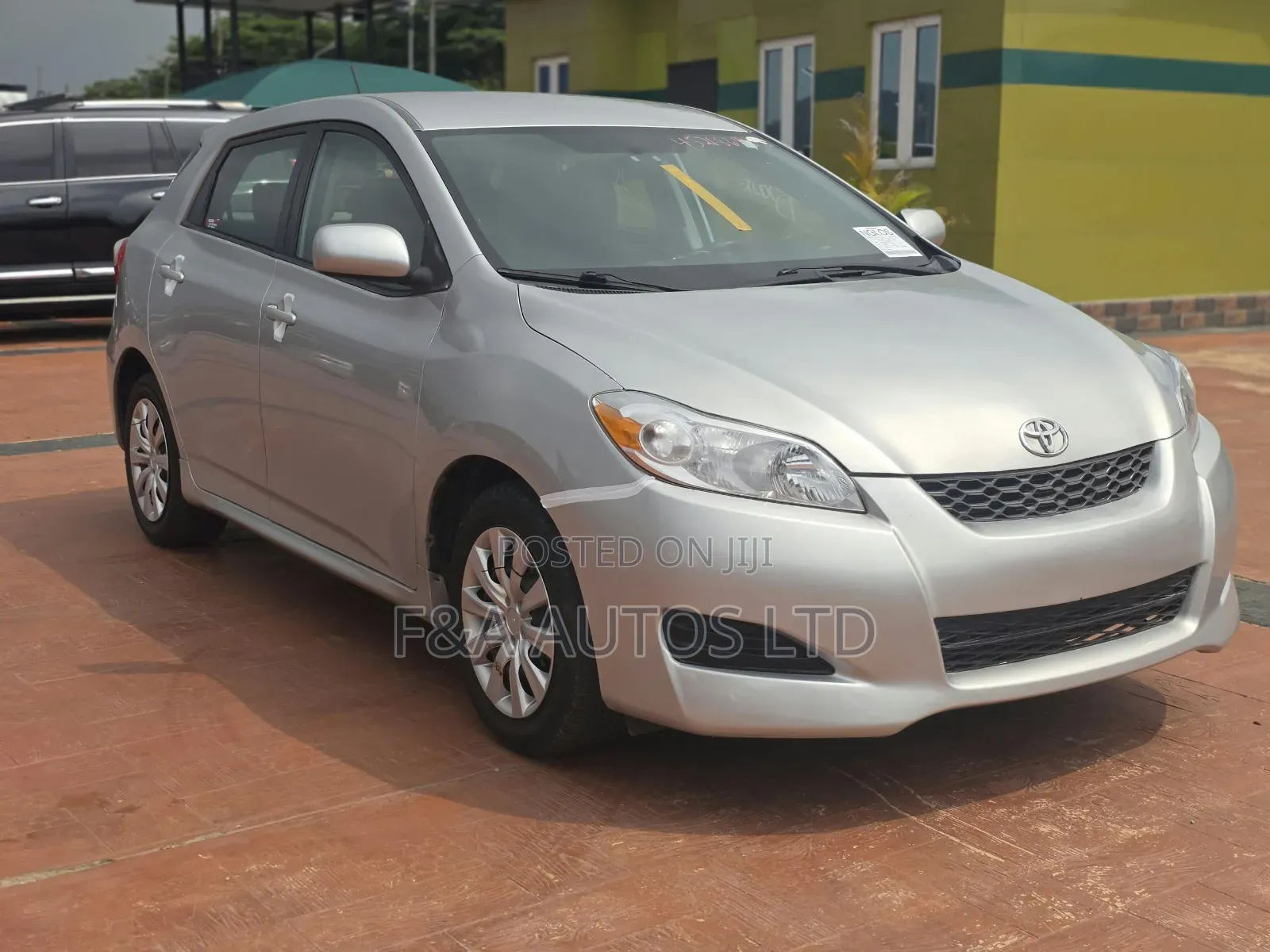 Toyota Matrix S Hatchback FWD (2.4L 4cyl 5A) 2009 Silver