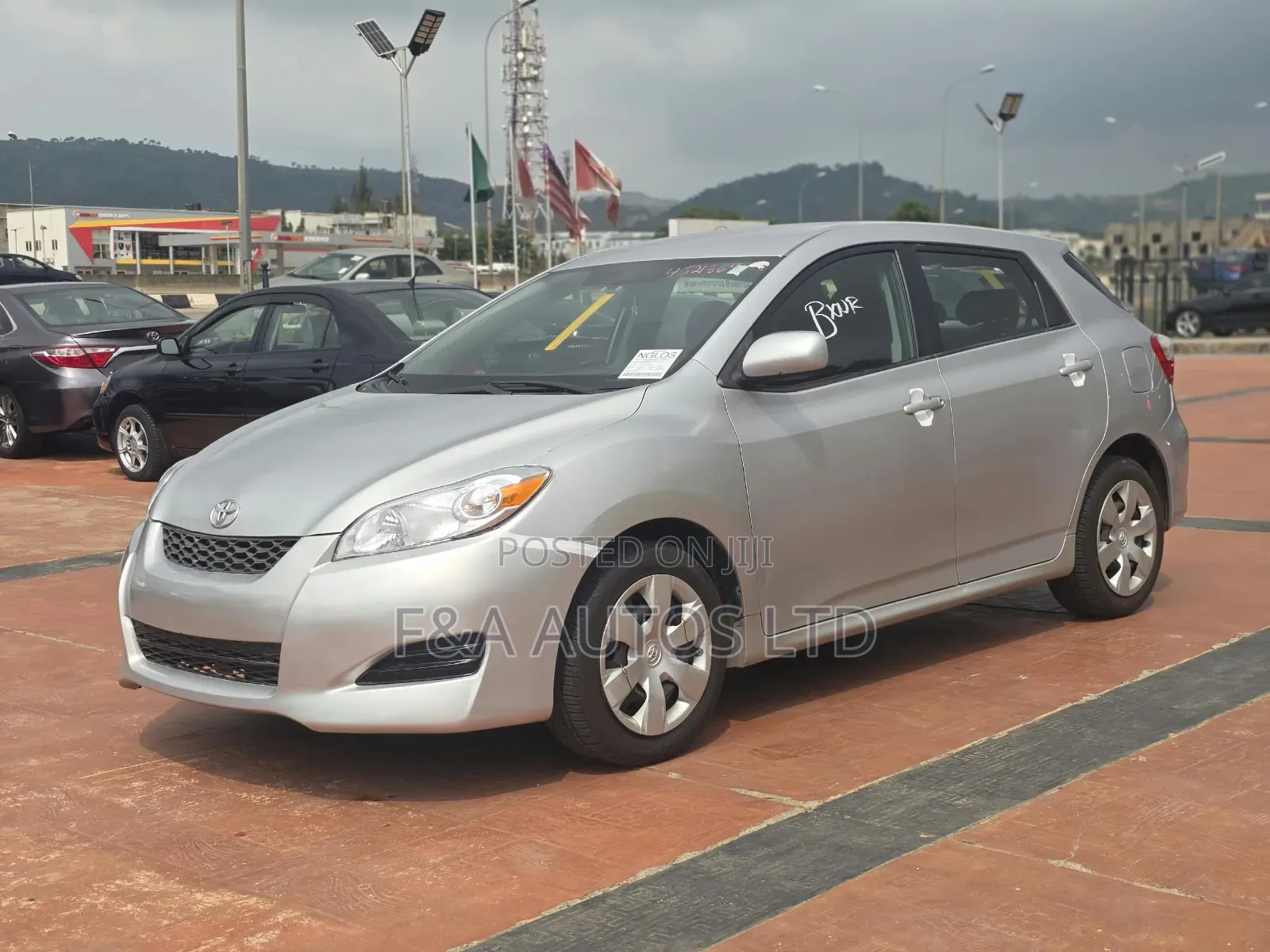 Toyota Matrix S Hatchback FWD (2.4L 4cyl 5A) 2009 Silver