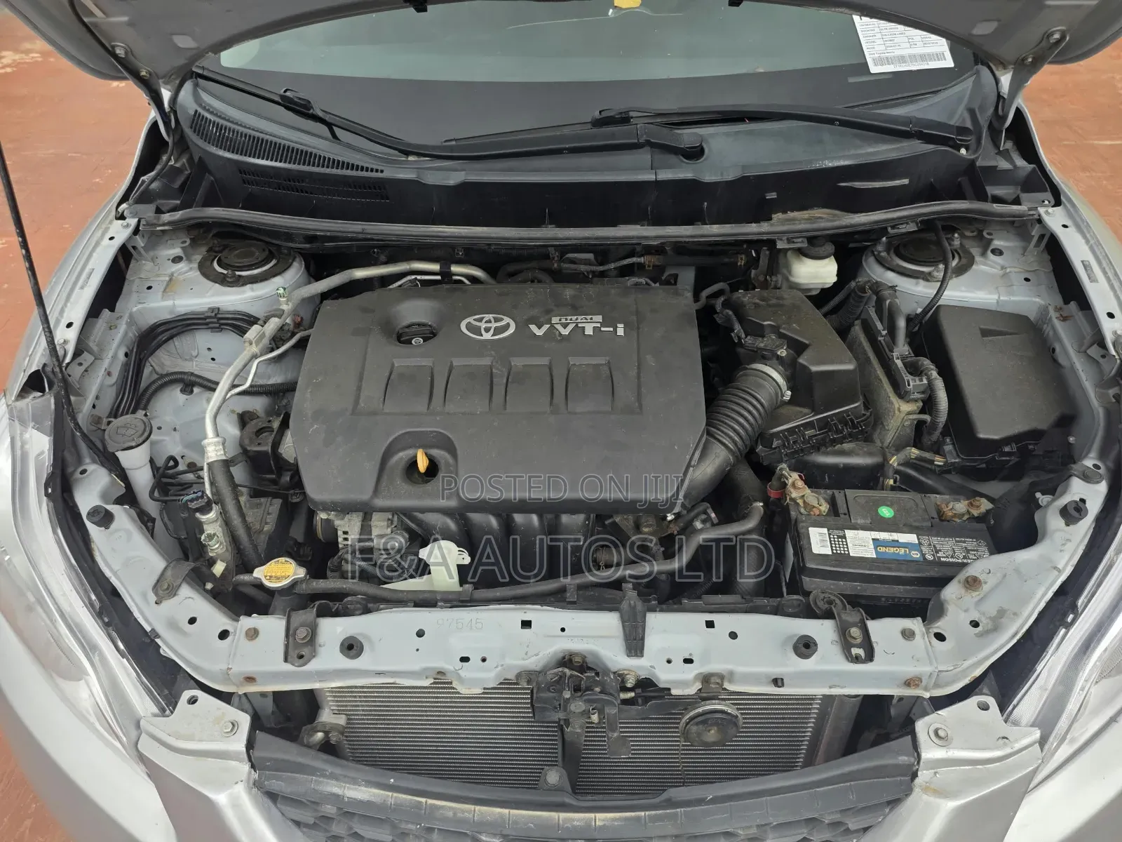Toyota Matrix S Hatchback FWD (2.4L 4cyl 5A) 2009 Silver
