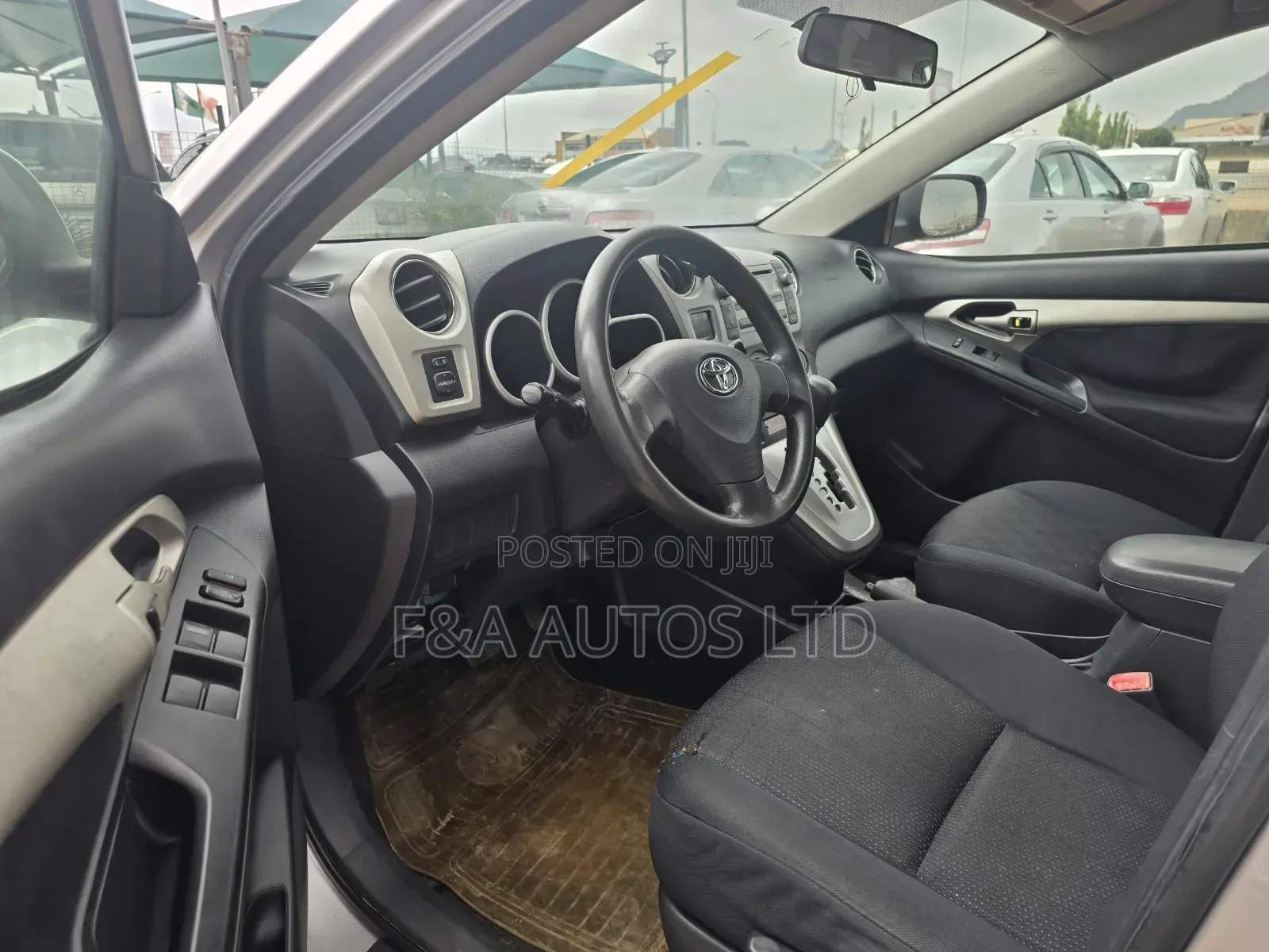 Toyota Matrix S Hatchback FWD (2.4L 4cyl 5A) 2009 Silver