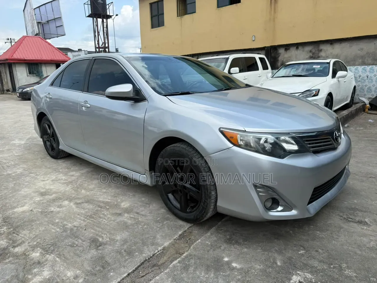 Toyota Camry XLE 4dr Sedan (2.5L 4cyl 6A) 2013 Silver