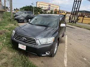 Toyota Highlander Base 2010 Gray