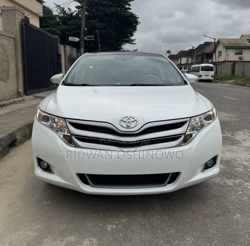 Toyota Venza XLE 4dr Wagon AWD (2.7L 4cyl 6A) 2014 White