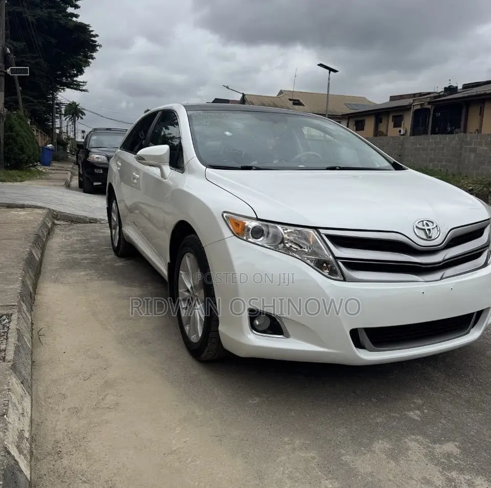 Toyota Venza XLE 4dr Wagon AWD (2.7L 4cyl 6A) 2014 White