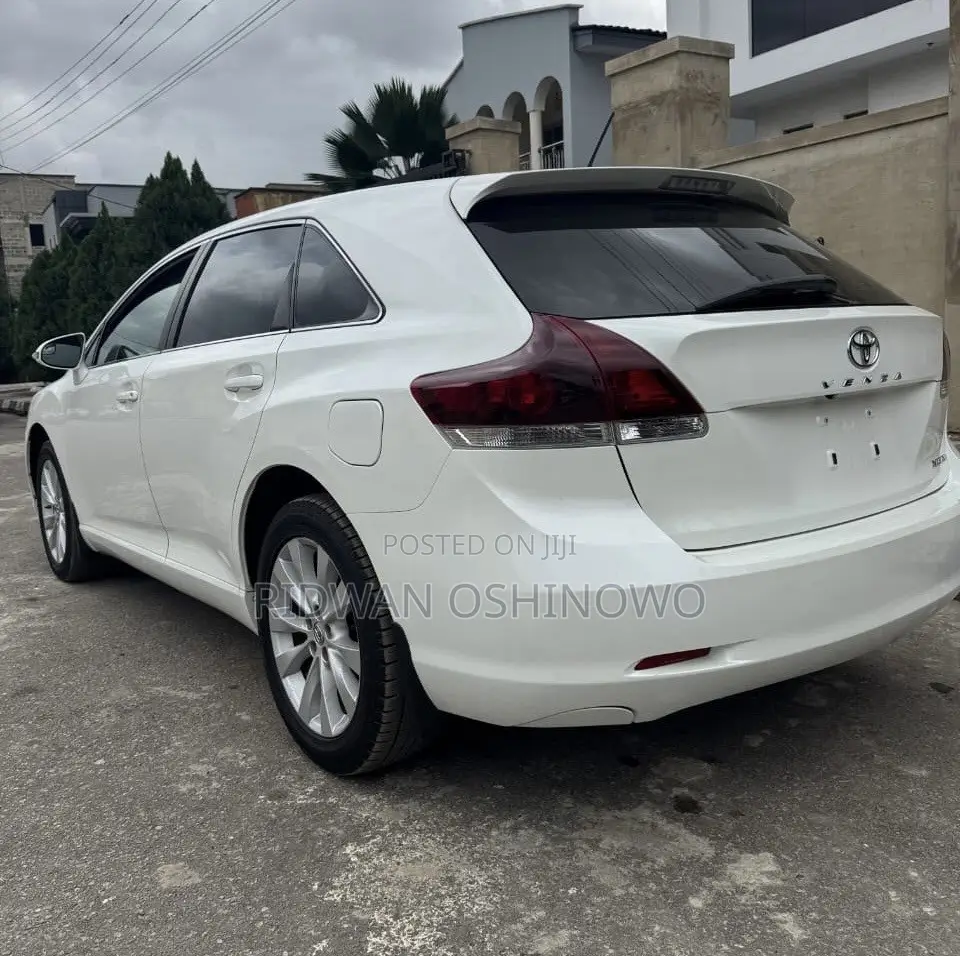 Toyota Venza XLE 4dr Wagon AWD (2.7L 4cyl 6A) 2014 White