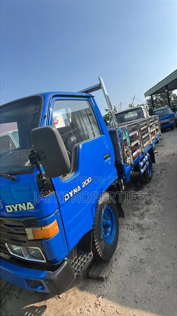 Toyota Dyna 200