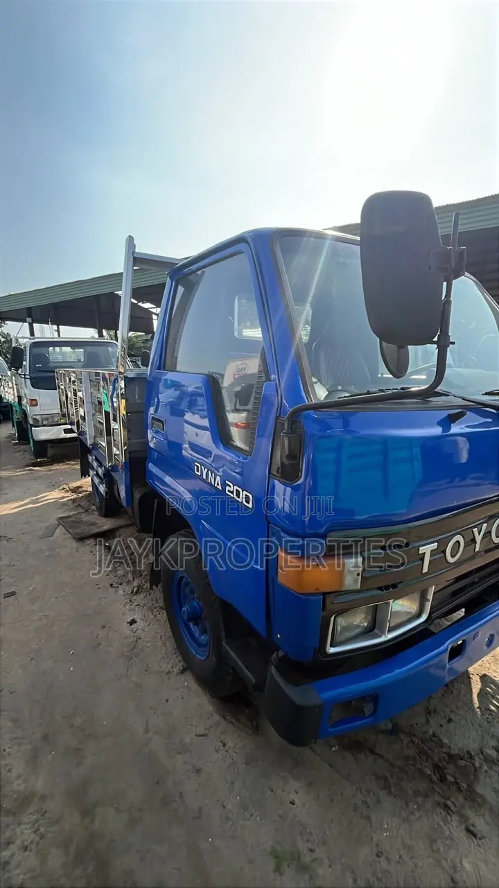 Toyota Dyna 200