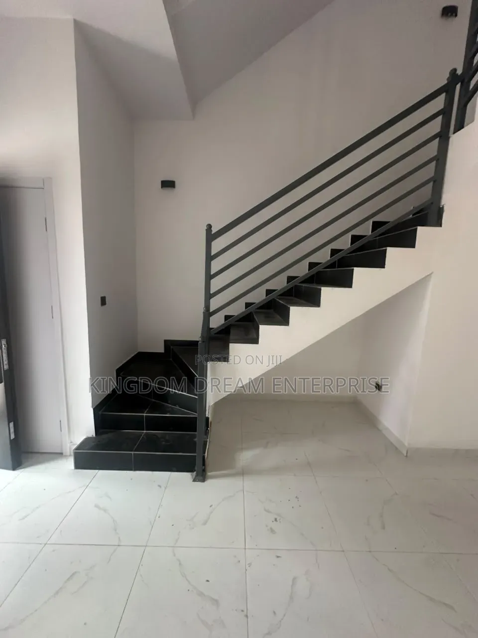 4bdrm Duplex in Osapa London Lekki for rent
