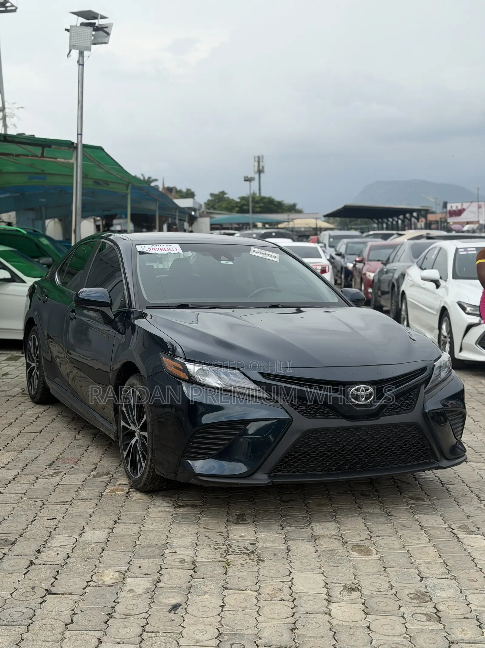 Toyota Camry SE FWD (2.5L 4cyl 8AM) 2018 Gray