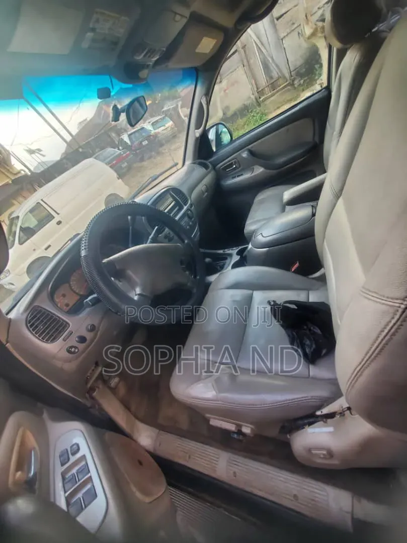 Toyota Sequoia 2004 Black