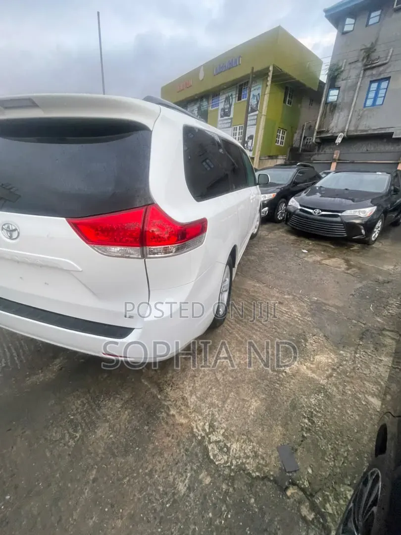 Toyota Sienna 2013 White