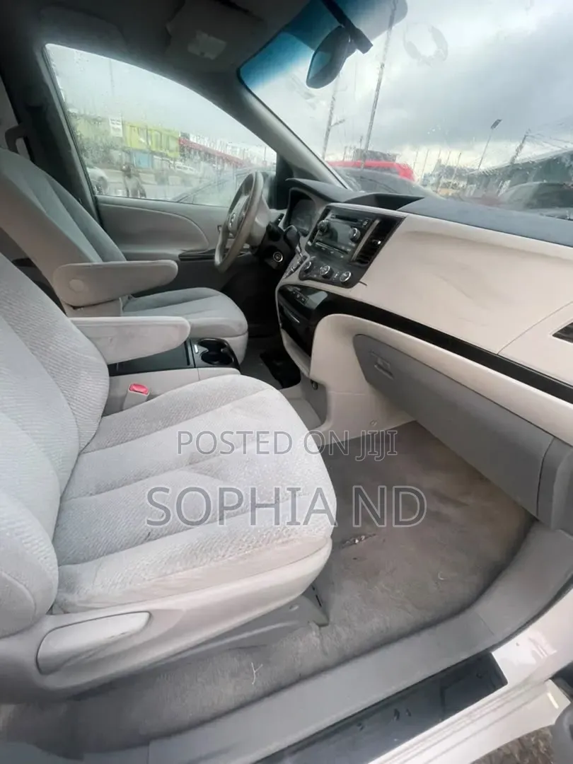 Toyota Sienna 2013 White