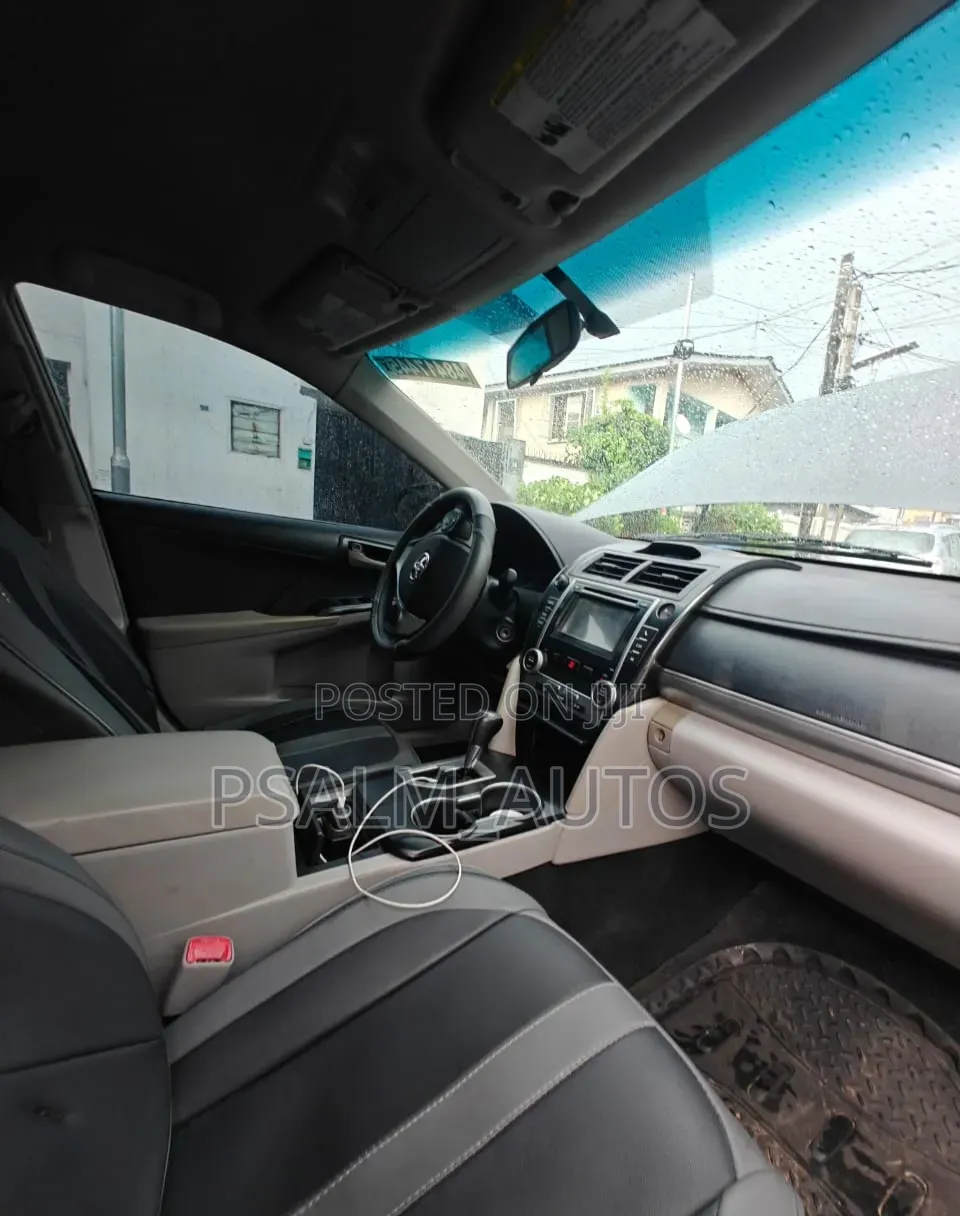 Toyota Camry SE 4dr Sedan (2.5L 4cyl 6A) 2013 Gray
