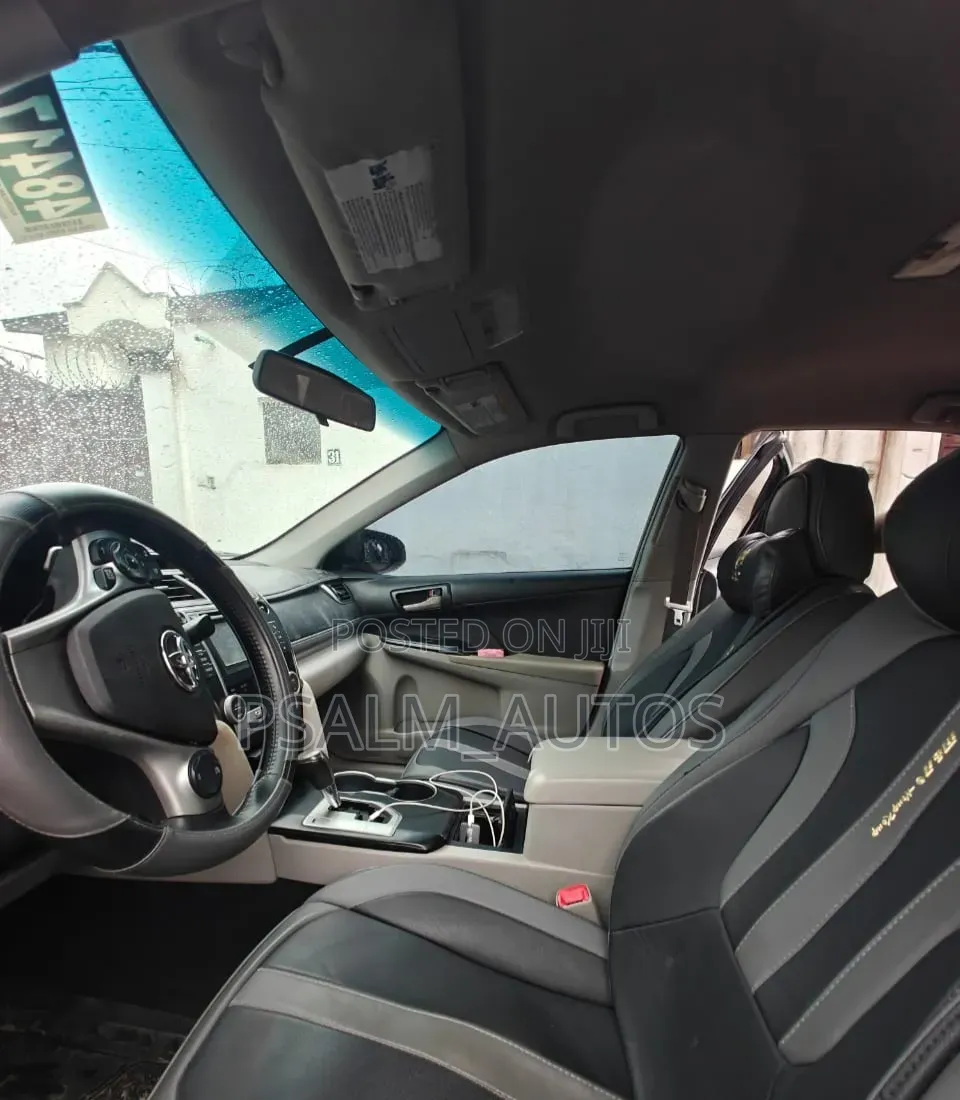 Toyota Camry SE 4dr Sedan (2.5L 4cyl 6A) 2013 Gray