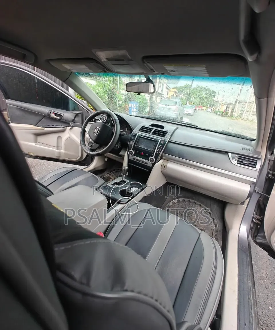 Toyota Camry SE 4dr Sedan (2.5L 4cyl 6A) 2013 Gray