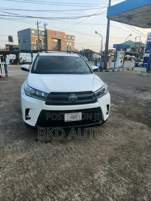 Toyota Highlander SE 4x4 V6 (3.5L 6cyl 8A) 2017 White