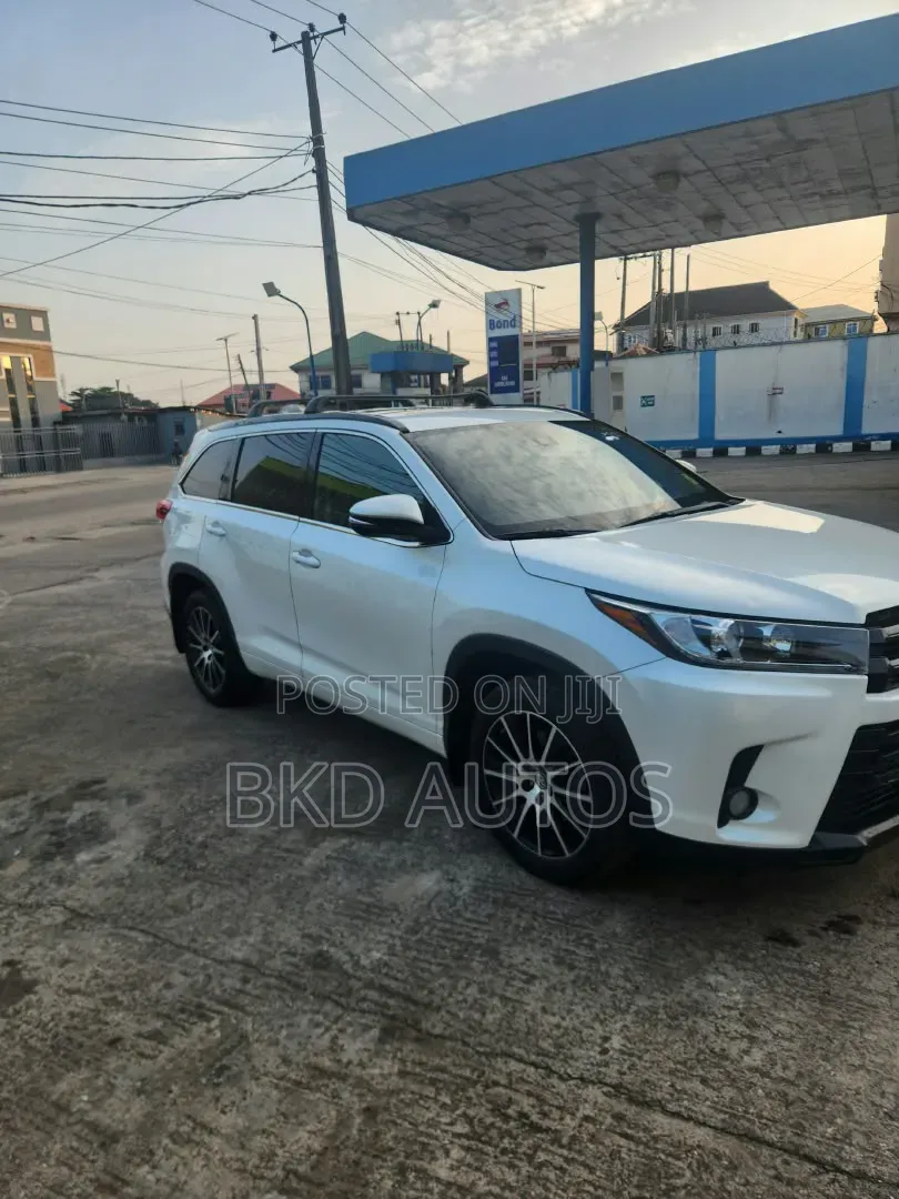 Toyota Highlander SE 4x4 V6 (3.5L 6cyl 8A) 2017 White