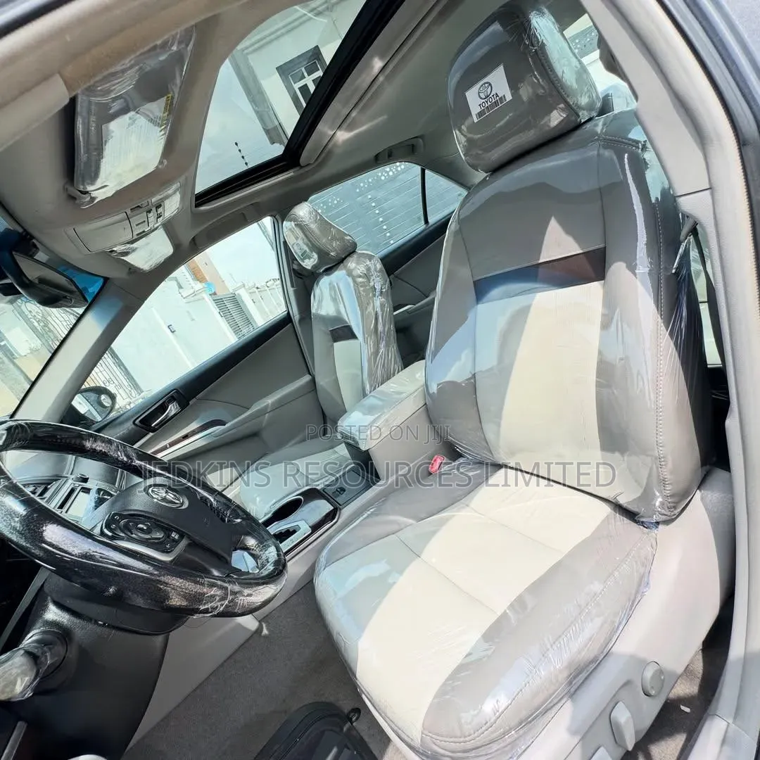 Toyota Camry XLE 4dr Sedan (2.5L 4cyl 6A) 2013 Gray