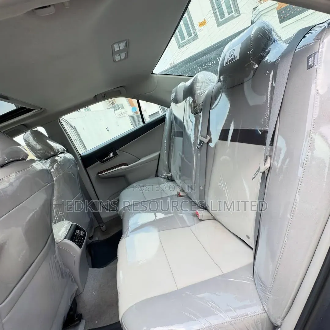 Toyota Camry XLE 4dr Sedan (2.5L 4cyl 6A) 2013 Gray
