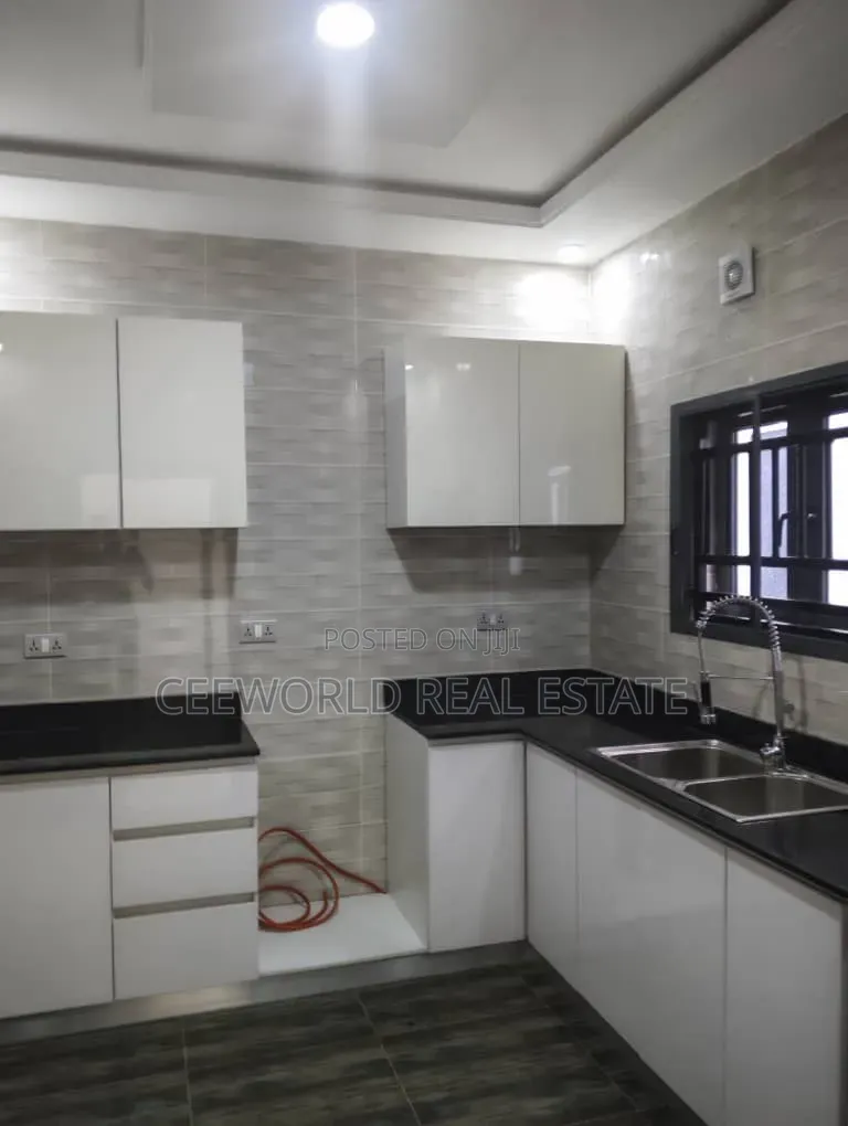 2bdrm Bungalow in Kolapo, Akobo for rent