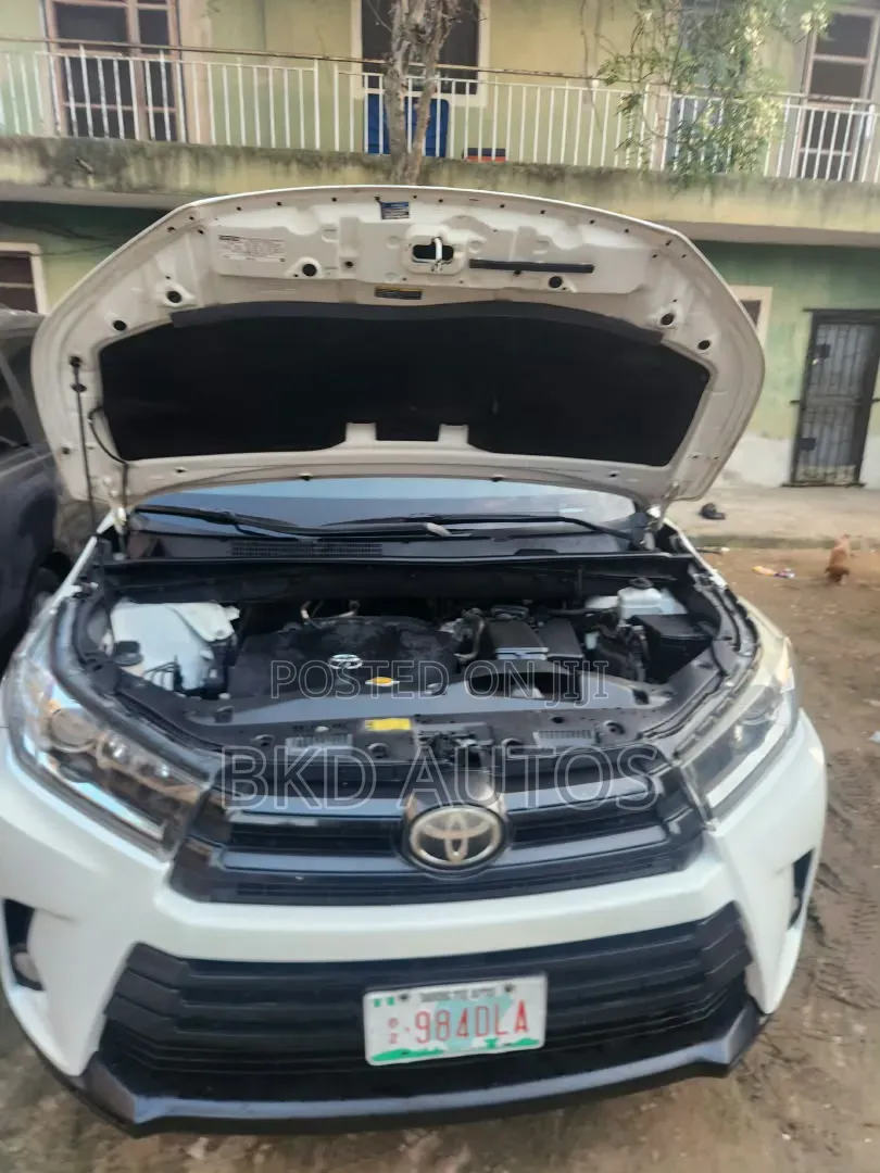 Toyota Highlander SE 4x4 V6 (3.5L 6cyl 8A) 2017 White