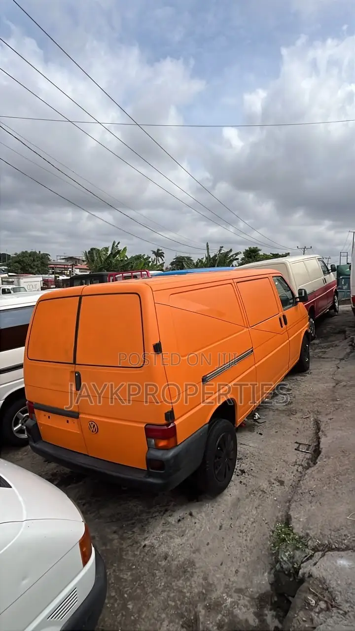 Volkswagen Transporter 2005 Orange