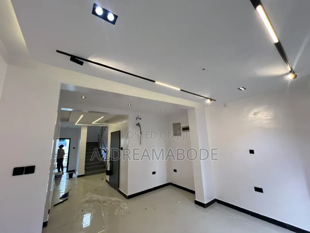 4bdrm Duplex in Ikeja Gra for rent