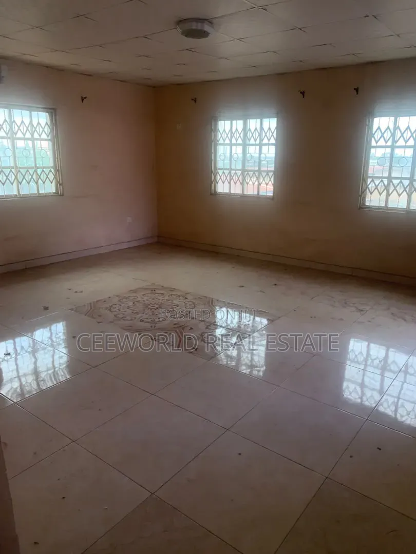 3bdrm Apartment in Fodacis, CHallenge / Ibadan for rent