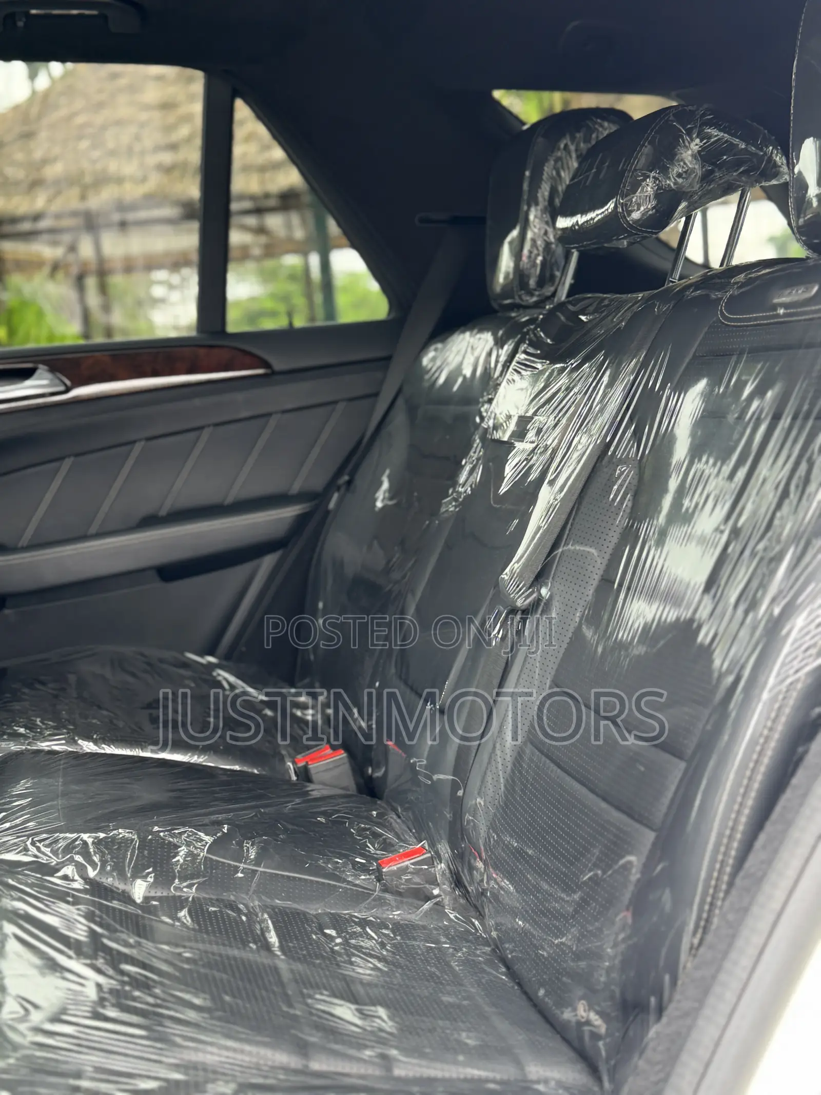 Mercedes-Benz M Class ML63 AMG 4dr SUV AWD (5.5L 8cyl Turbo 7A) 2015