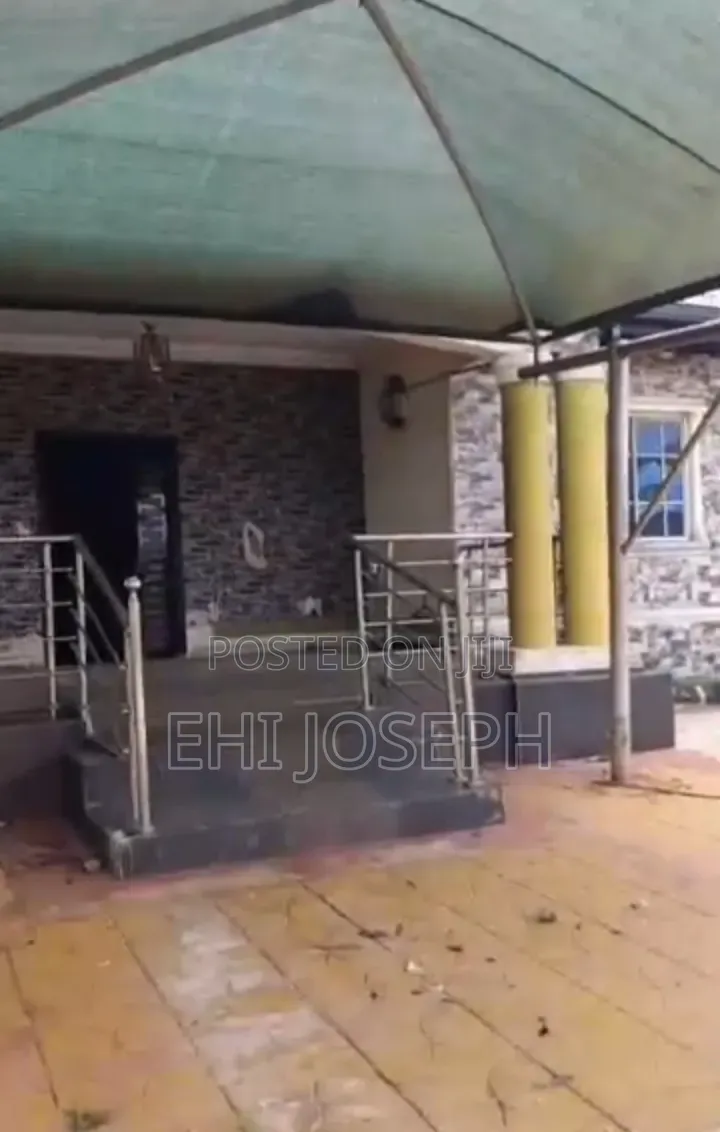 4bdrm Bungalow in Benin City for sale