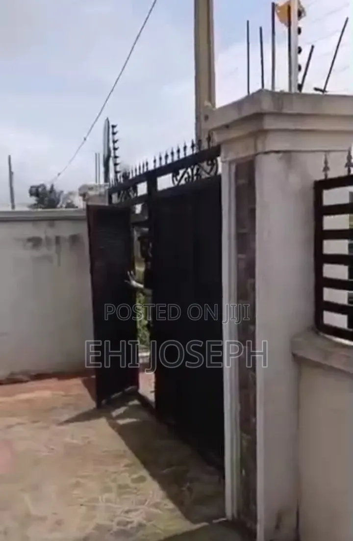 3bdrm Block of Flats in Benin City for sale