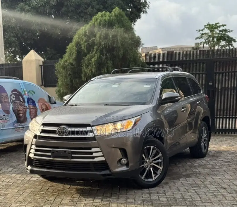 Toyota Highlander XLE 2019 Gray