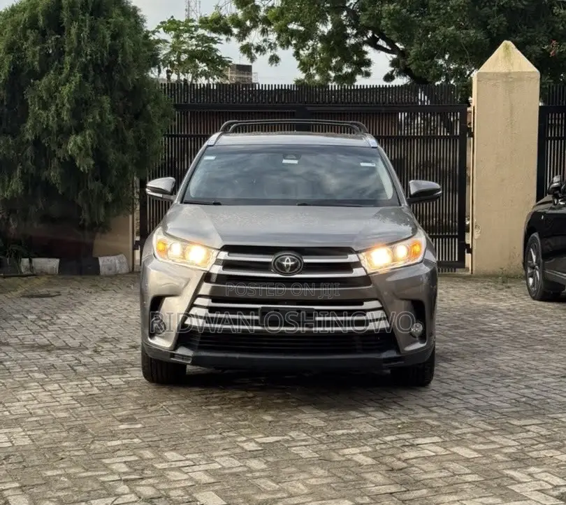 Toyota Highlander XLE 2019 Gray