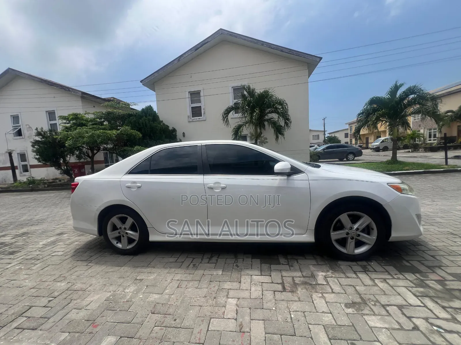 Toyota Camry SE 4dr Sedan (2.5L 4cyl 6A) 2014 White