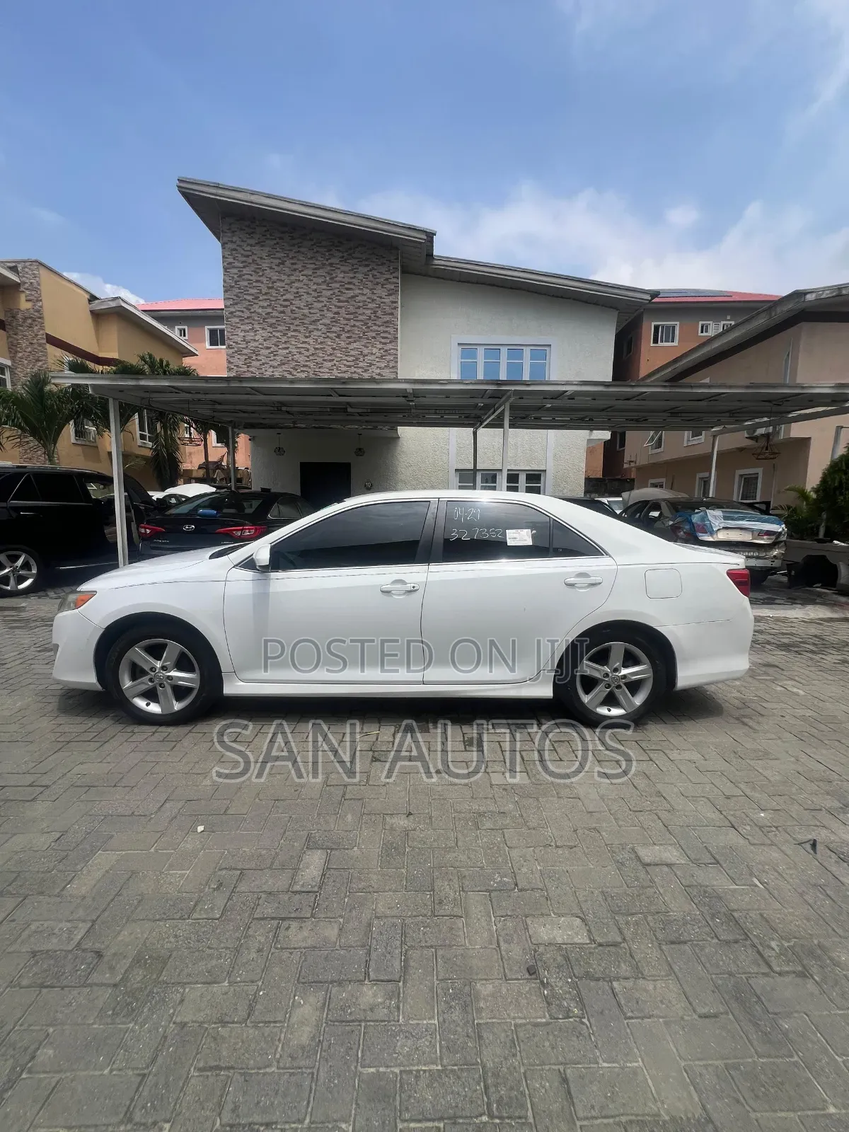 Toyota Camry SE 4dr Sedan (2.5L 4cyl 6A) 2014 White